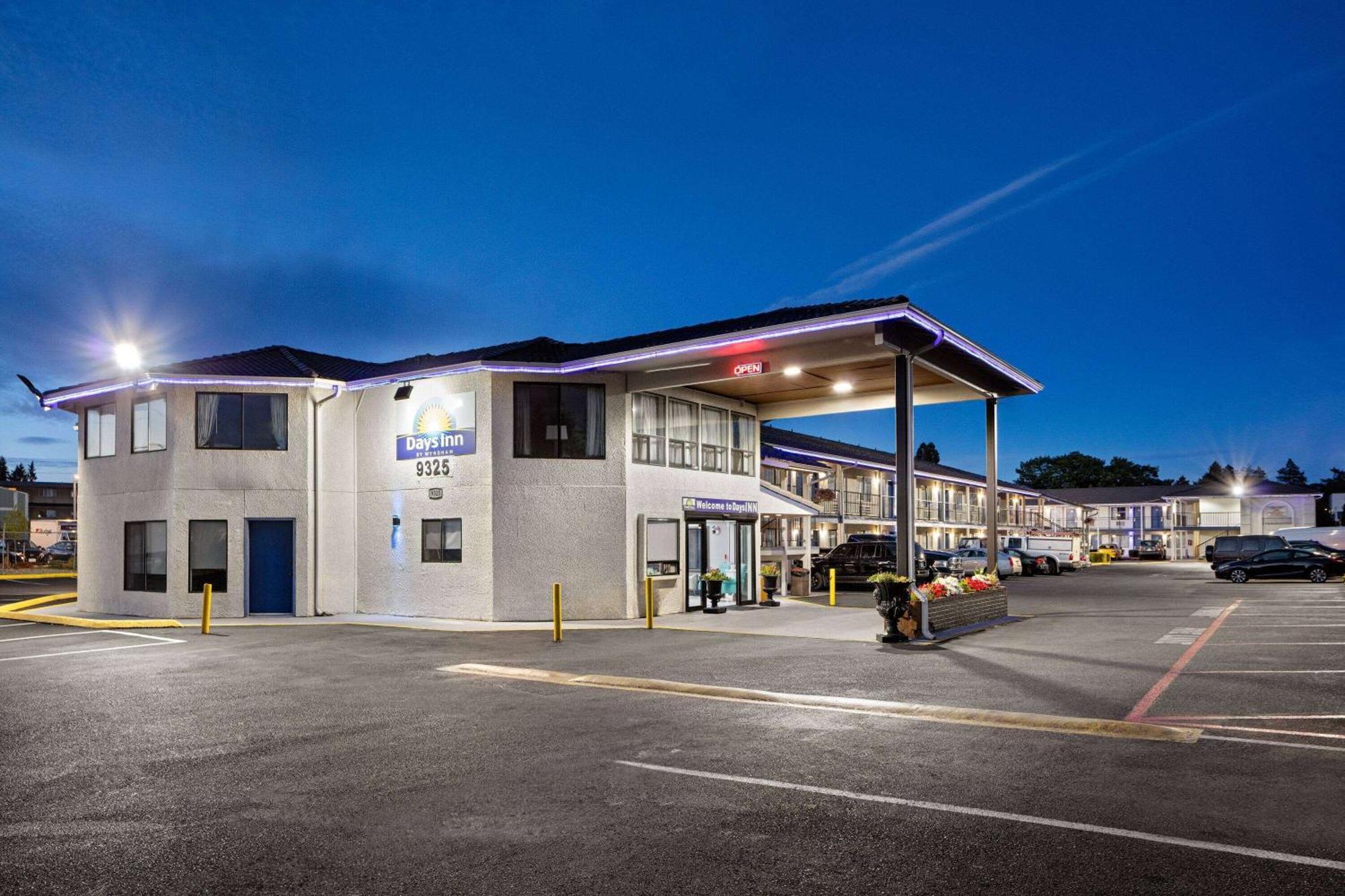 Days Inn By Wyndham Lakewood South Tacoma Exterior photo