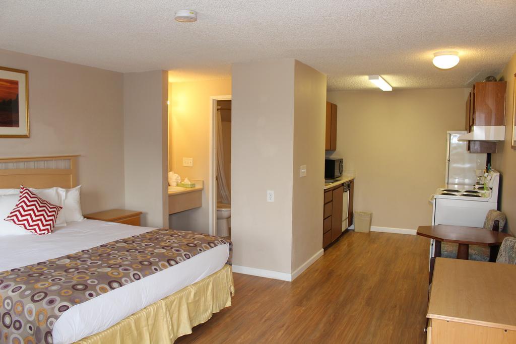 Days Inn By Wyndham Lakewood South Tacoma Exterior photo