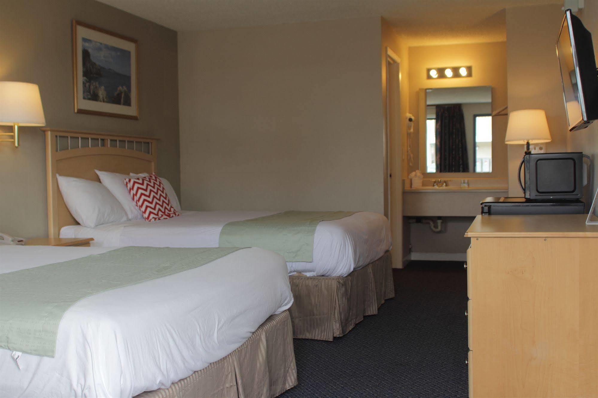 Days Inn By Wyndham Lakewood South Tacoma Exterior photo